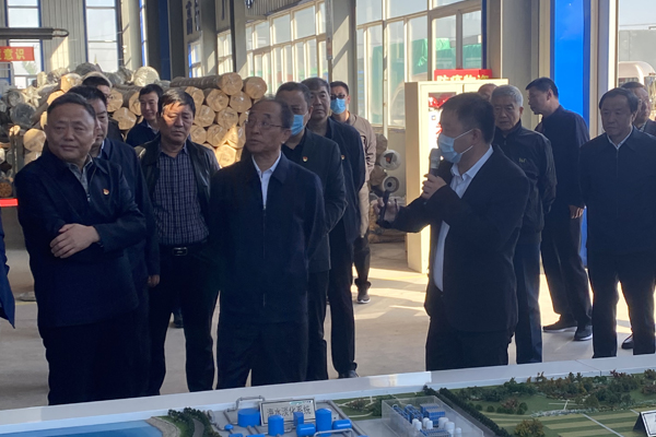 一諾環(huán)境總經(jīng)理騰勝平講解市政供水及水處理綜合利用沙盤 一諾環(huán)境總經(jīng)理騰勝平講解市政供水及水處理綜合利用沙盤