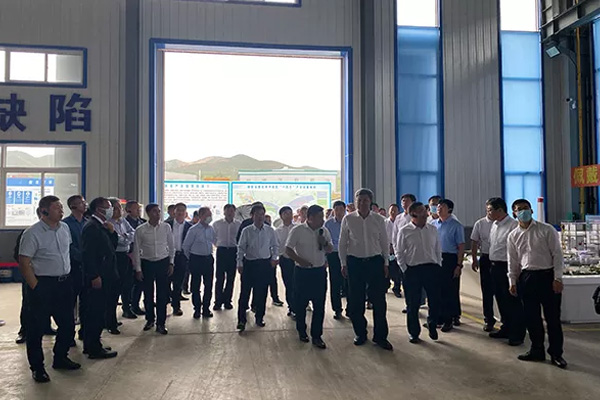 內(nèi)蒙古自治區(qū)黨委常委、通遼市委書記孟憲東攜考察團(tuán)到一諾環(huán)境考察指導(dǎo)